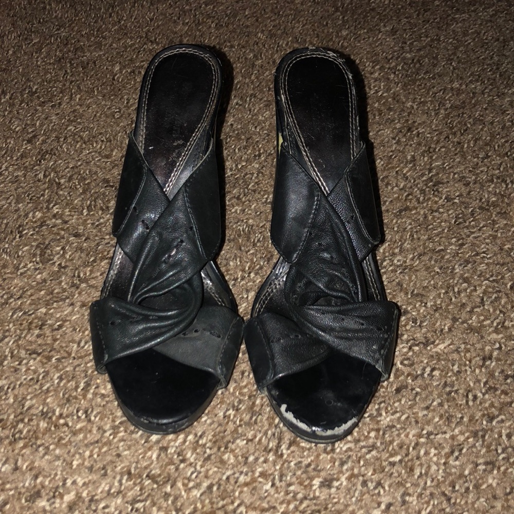 Simply Vera strapped shoes (SZ: 6 1/2)